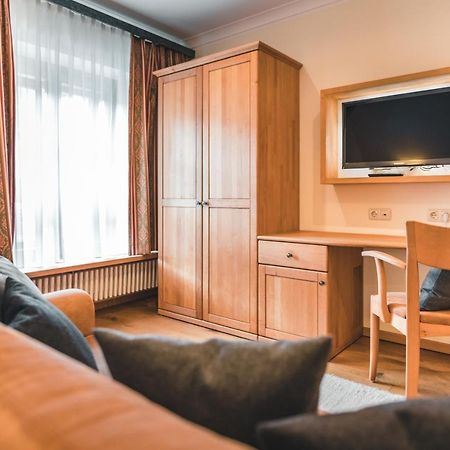 Das Salvator Iris Porsche Landhotel Фризах Экстерьер фото