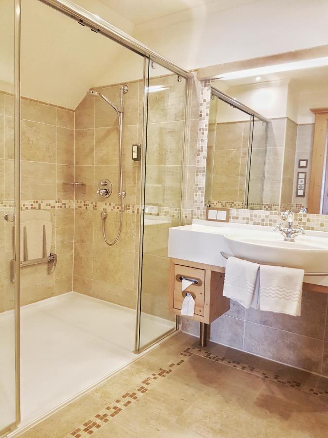 Das Salvator Iris Porsche Landhotel Фризах Экстерьер фото