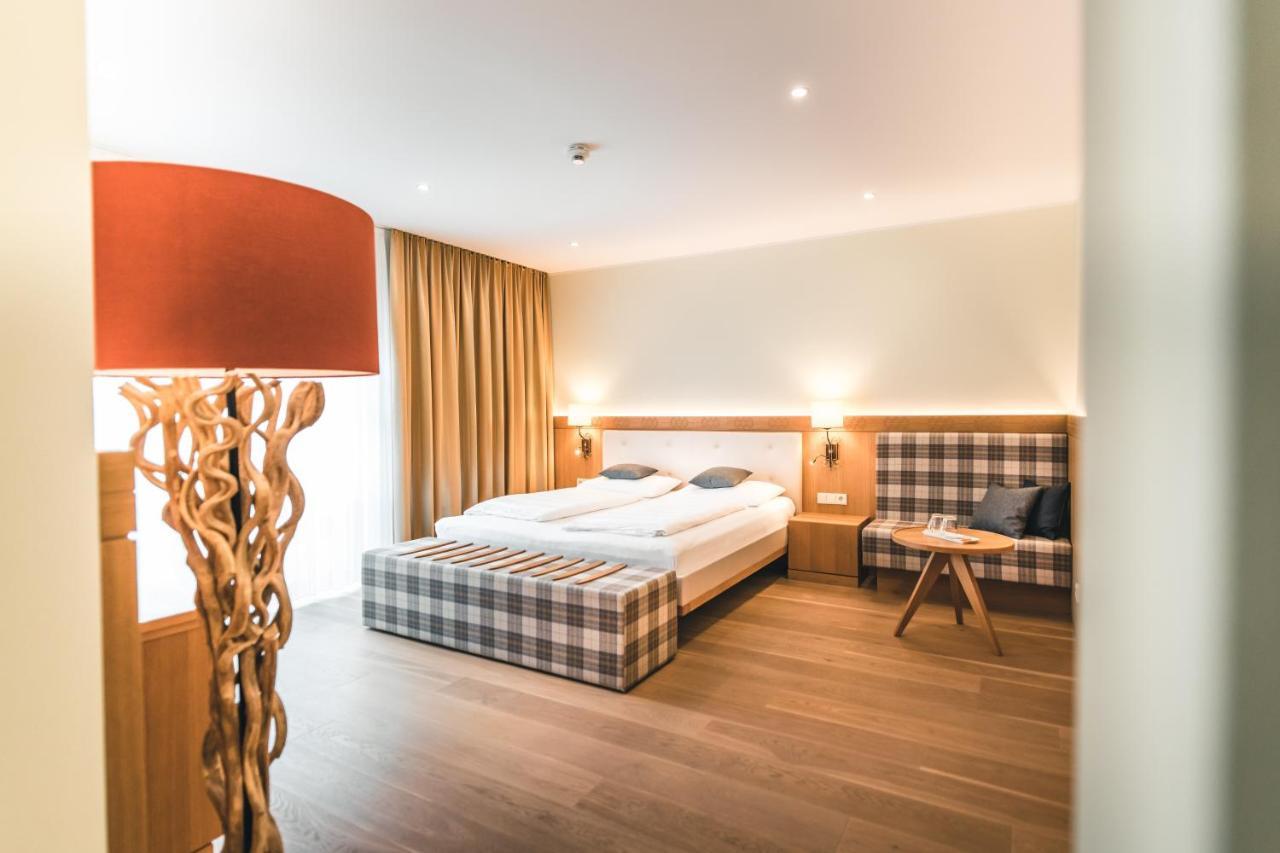 Das Salvator Iris Porsche Landhotel Фризах Экстерьер фото