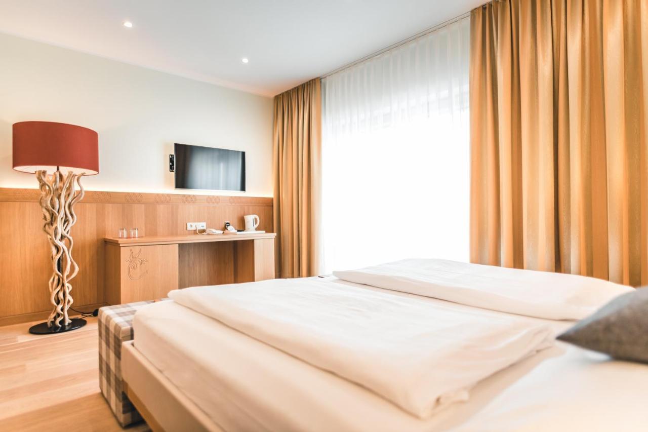 Das Salvator Iris Porsche Landhotel Фризах Экстерьер фото