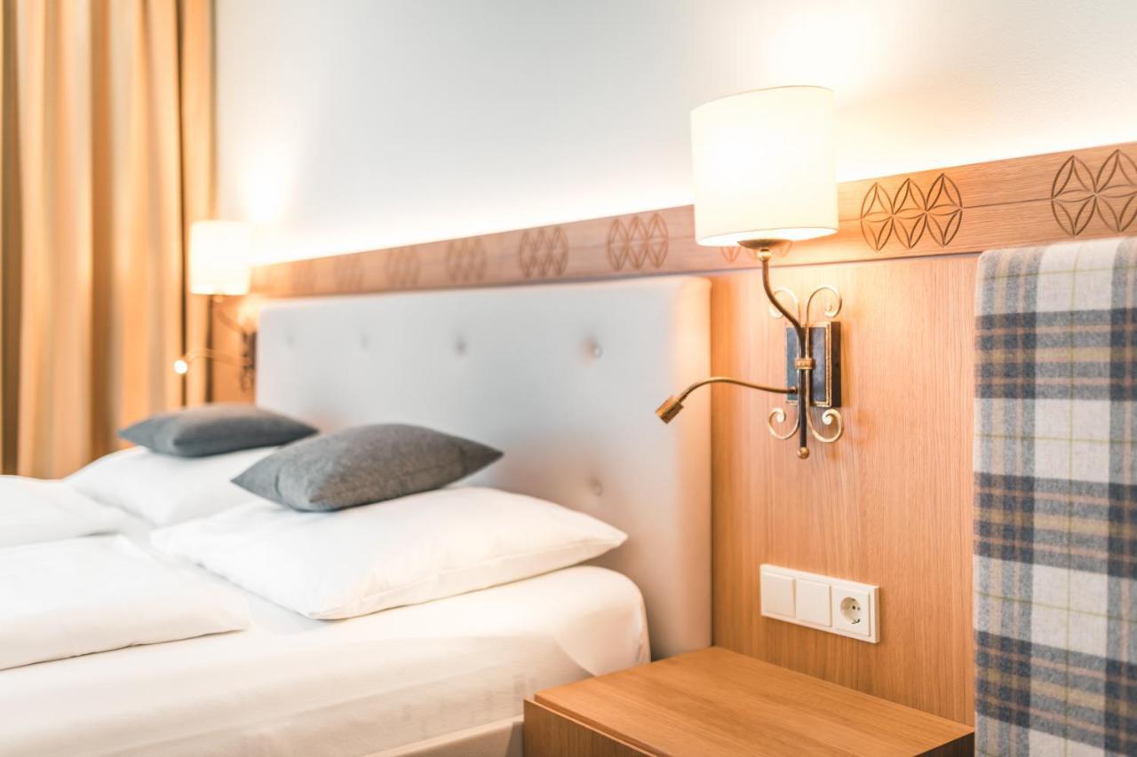 Das Salvator Iris Porsche Landhotel Фризах Экстерьер фото