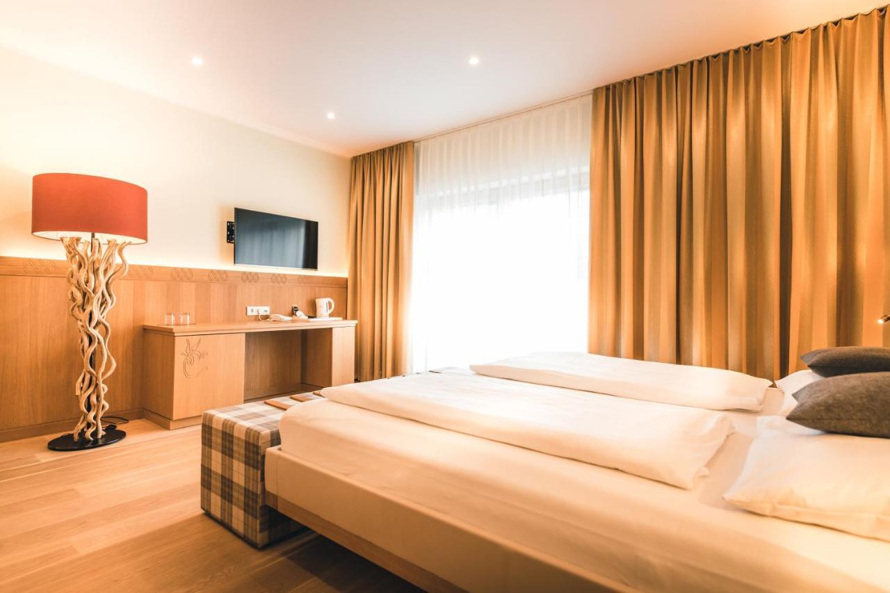 Das Salvator Iris Porsche Landhotel Фризах Экстерьер фото